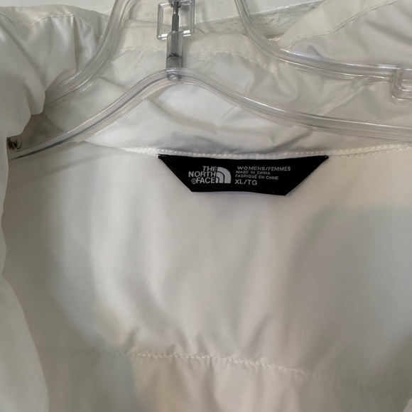 The North Face Women's Snowy White Puffer Jacket - Picture 4 of 8